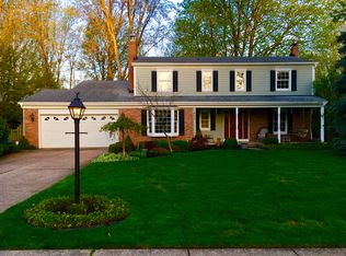404 Bates Dr, Bay Village, OH