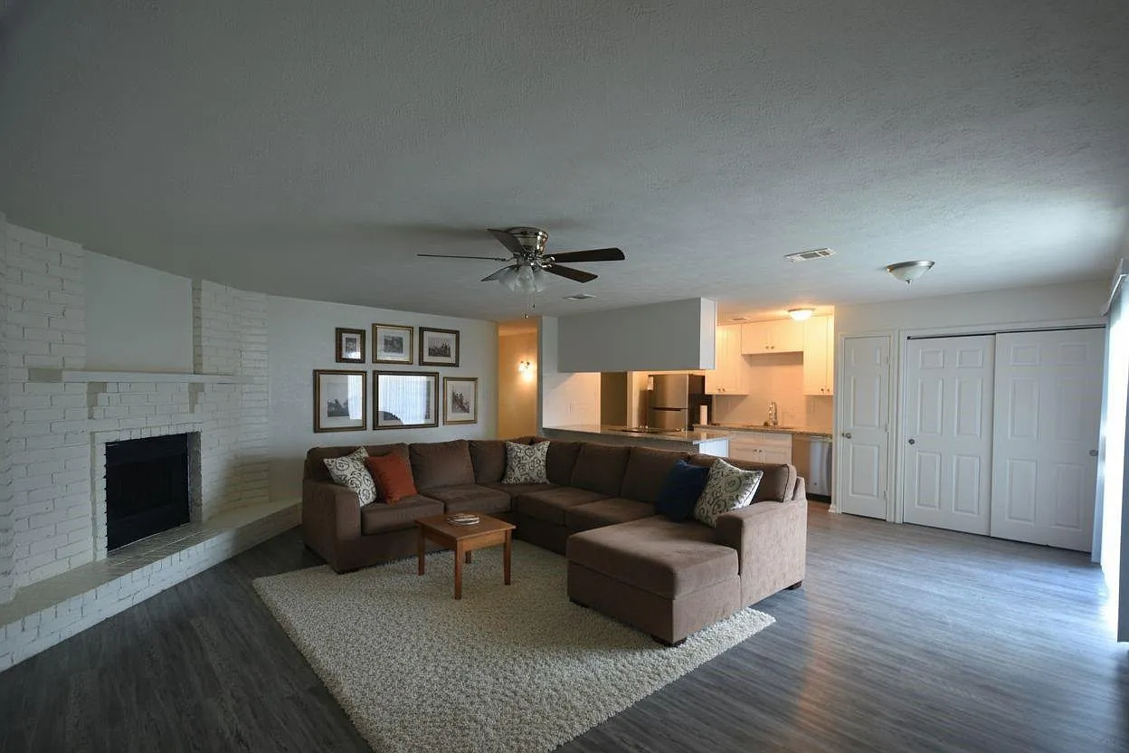 3 bed, 2.0 bath, 1365 sqft, $1,550 — Photo 2