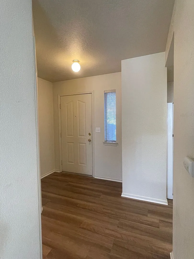 1390 Serrano Place — Photo 4