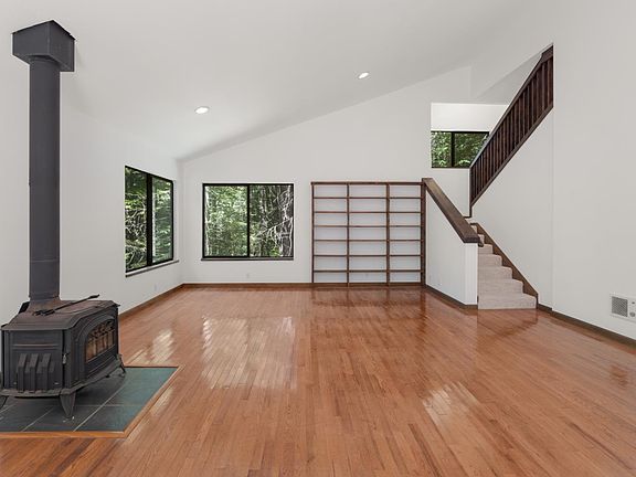5th image of 355 Chinquapin Lane