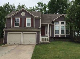 20053 W 220th St, Spring Hill, KS 66083