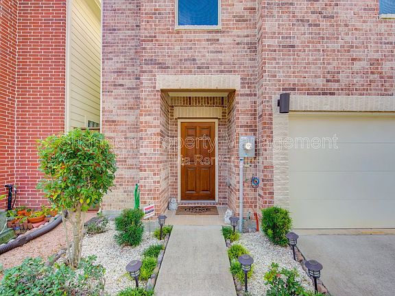 3rd image of 3707 Main Poplar Dr