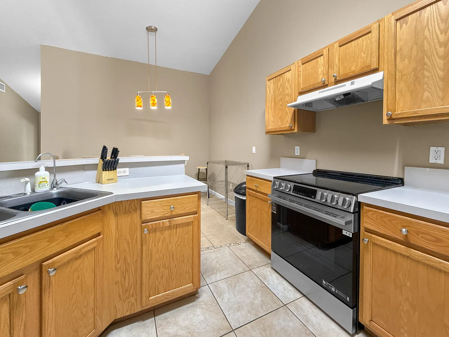 4 bed, 2.0 bath, 1608 sqft, $1,161 — Photo 3