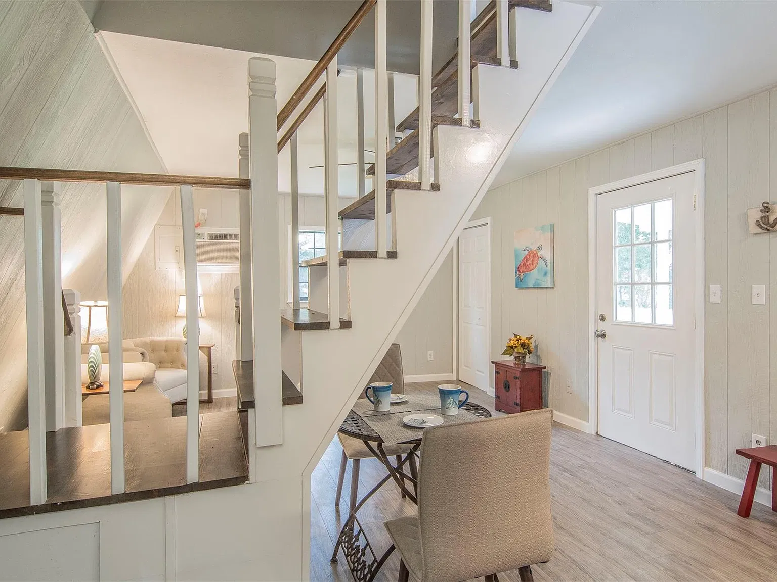 2 bed, 1.0 bath, 800 sqft, $995 — Photo 2