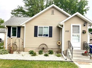 203 1st St NW, Dodge Center, MN 55927