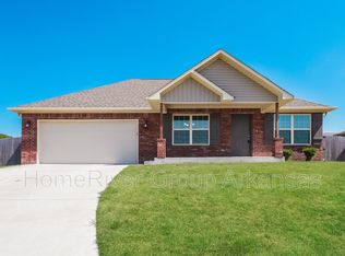 2108 Cheyenne Cir, Gentry, AR 72734