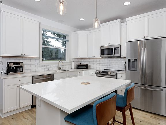 3rd image of 252 Estabrook Rd