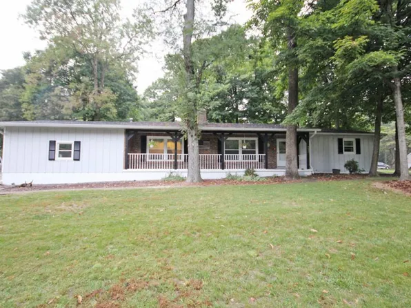 4653 Benton Rd, Mt Zion, IL 62549