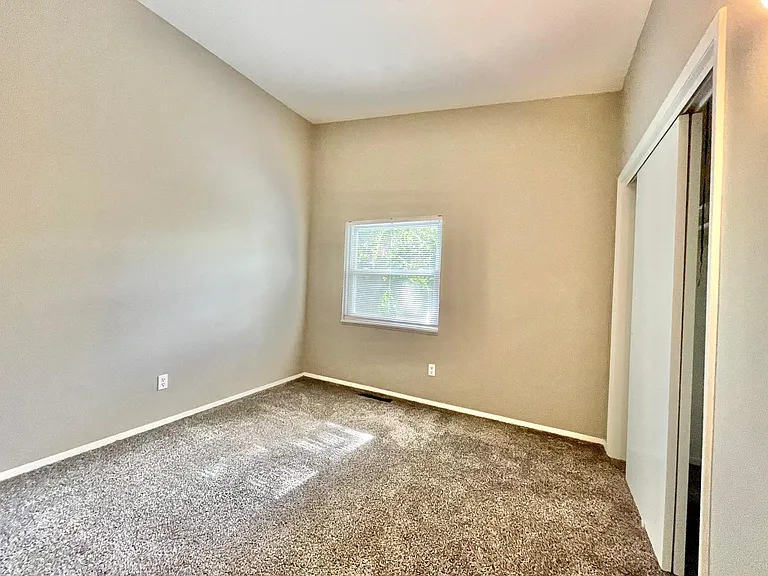 322 Heritage Ct — Photo 12