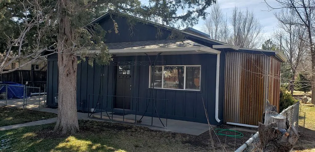 Building Photo - 204 E Emma St