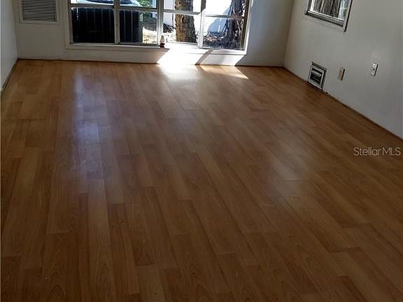 2nd image of 102 Kenwood Ave