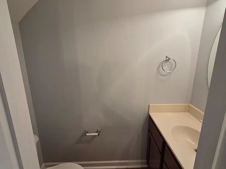 1215 Green Oaks Ln — Photo 11
