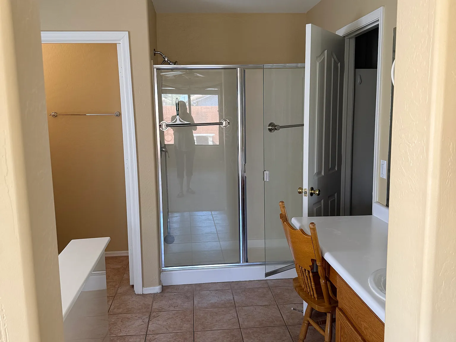 5 bed, 1903 sqft, $2,195 — Photo 2