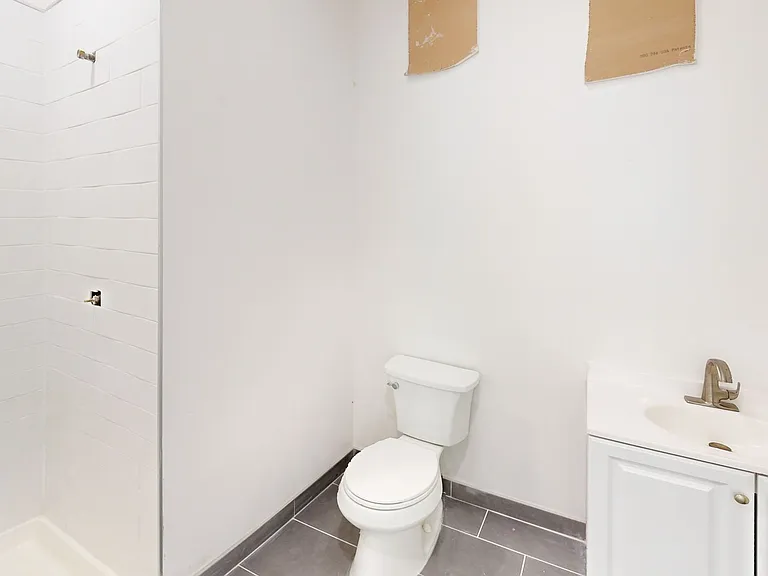 252 Washington St — Photo 6