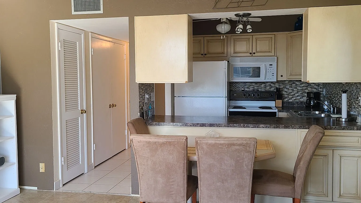 Amazing Ocean View from Pool or Jacuzzi - 1 Bedroom 1 Bath in Daytona Beach — Photo 4