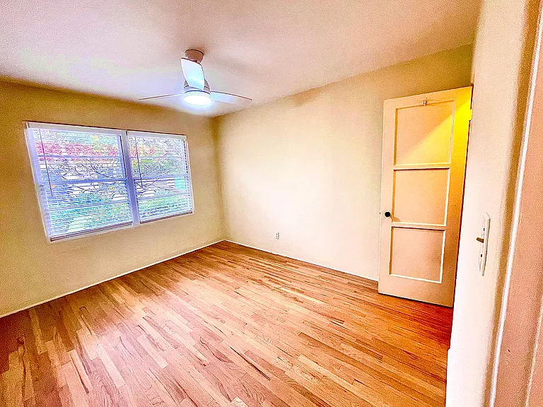 4851 Brighton Ave #D — Photo 16