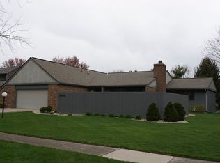 2414 N Nottingham Ct, Champaign, IL 61821