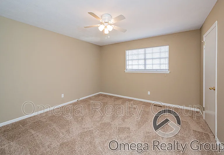 504 Roselle Ln — Photo 27