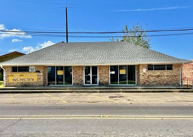 1st image of 823 9th St