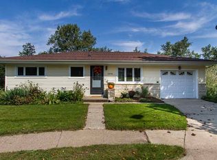 2970 Timberline St, Dubuque, IA 52001