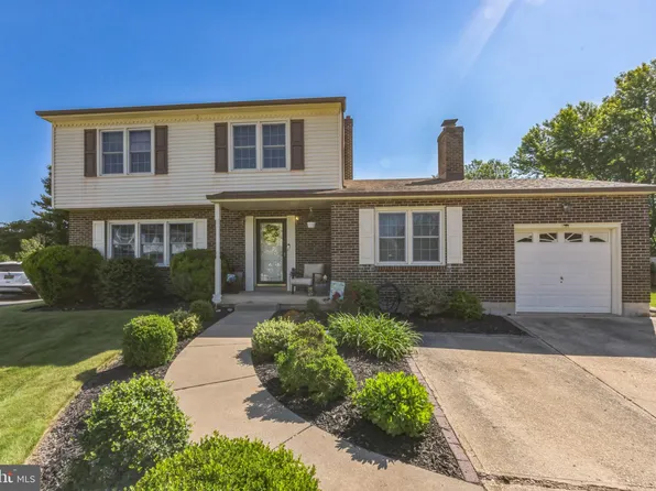 8 Pierson Ct, Bear, DE 19701