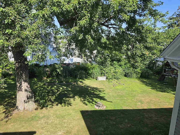 2 Lee St #A — Photo 23