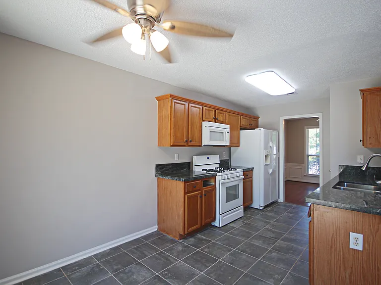 401 Bottesford Dr NW — Photo 11