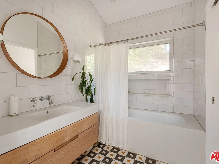 1149 Old Topanga Canyon Rd — Photo 36