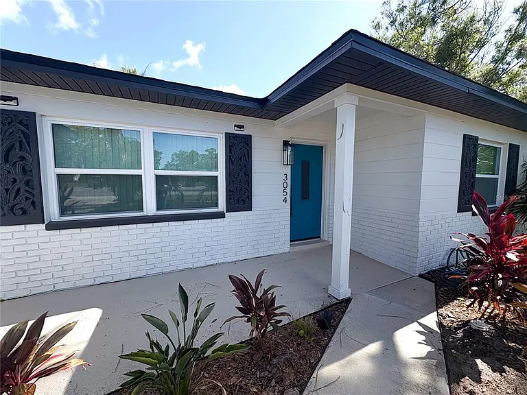 3054 Adrian Ave — Photo 4