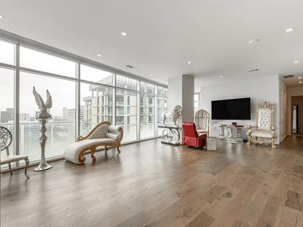 4521 San Felipe St Unit 2104, Houston, TX 77027