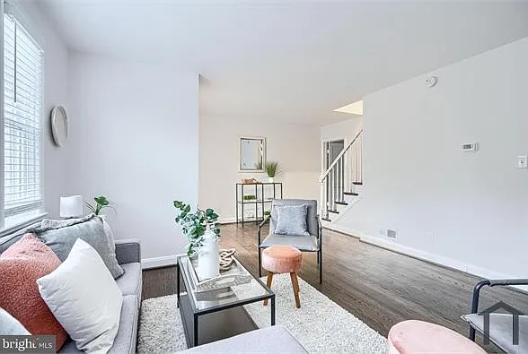 4 bed, $2,500 — Photo 4