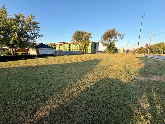 4th image of 3009 S Palisades Drive