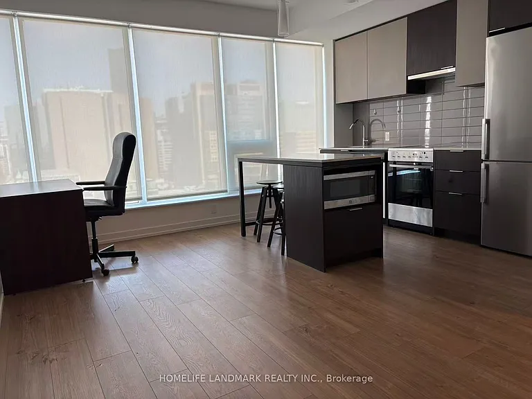 203 College St #1407 — Photo 4