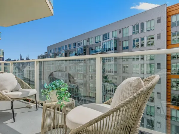 800 Avenue At Port Imperial image 27 of 41