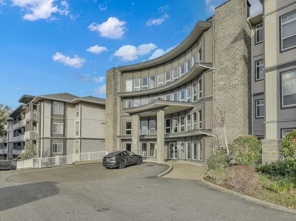 13277 108th Ave #220, Surrey, BC V3T 0A9