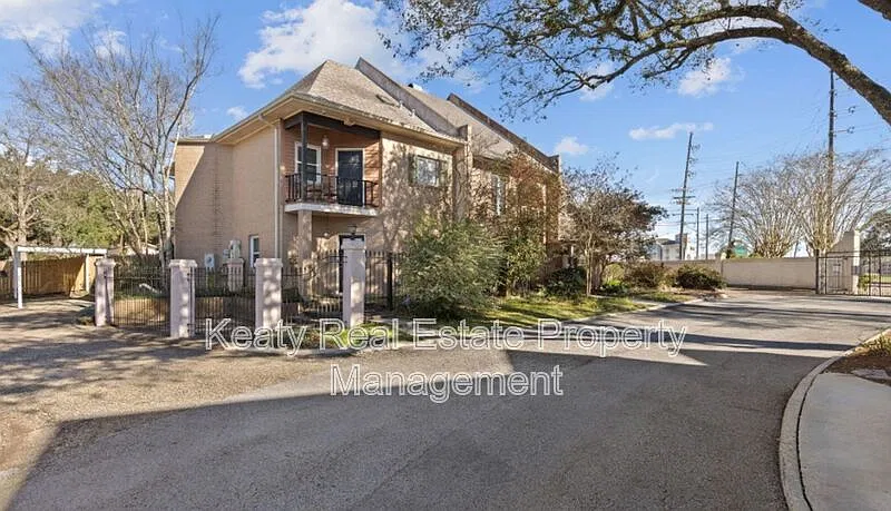 2 bed, 2.0 bath, 1750 sqft, $1,950 — Photo 3