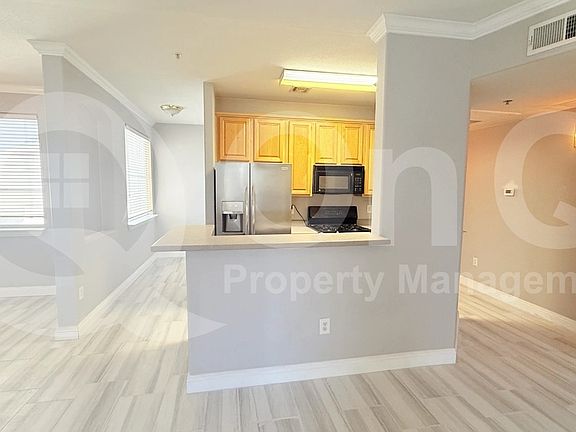 5th image of 2992 N Miller Rd Unit 215B