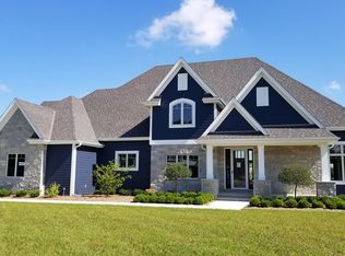 259 Four Winds Ct, Hartland, WI 53029