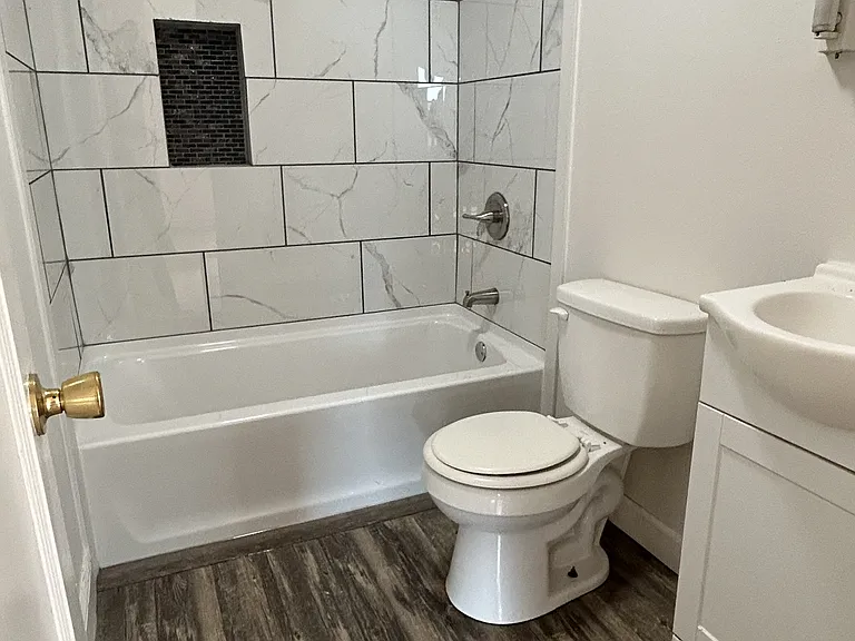 519 1st Ave SW #1 — Photo 5