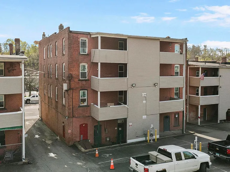 411-431 N Main St #8 — Photo 3