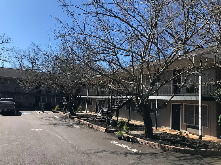 1020 W Hancock Ave — Photo 10