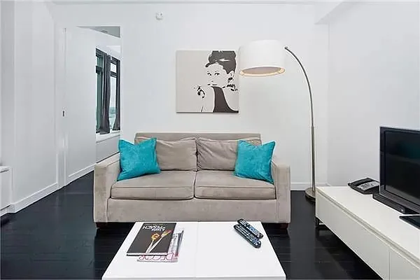 Rented by SERHANT. | media 17