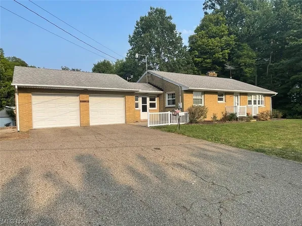 5026 Beechwood Ave NE, Paris, OH 44669