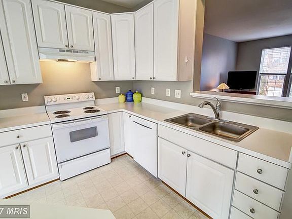 5th image of 2546 Banshire Dr