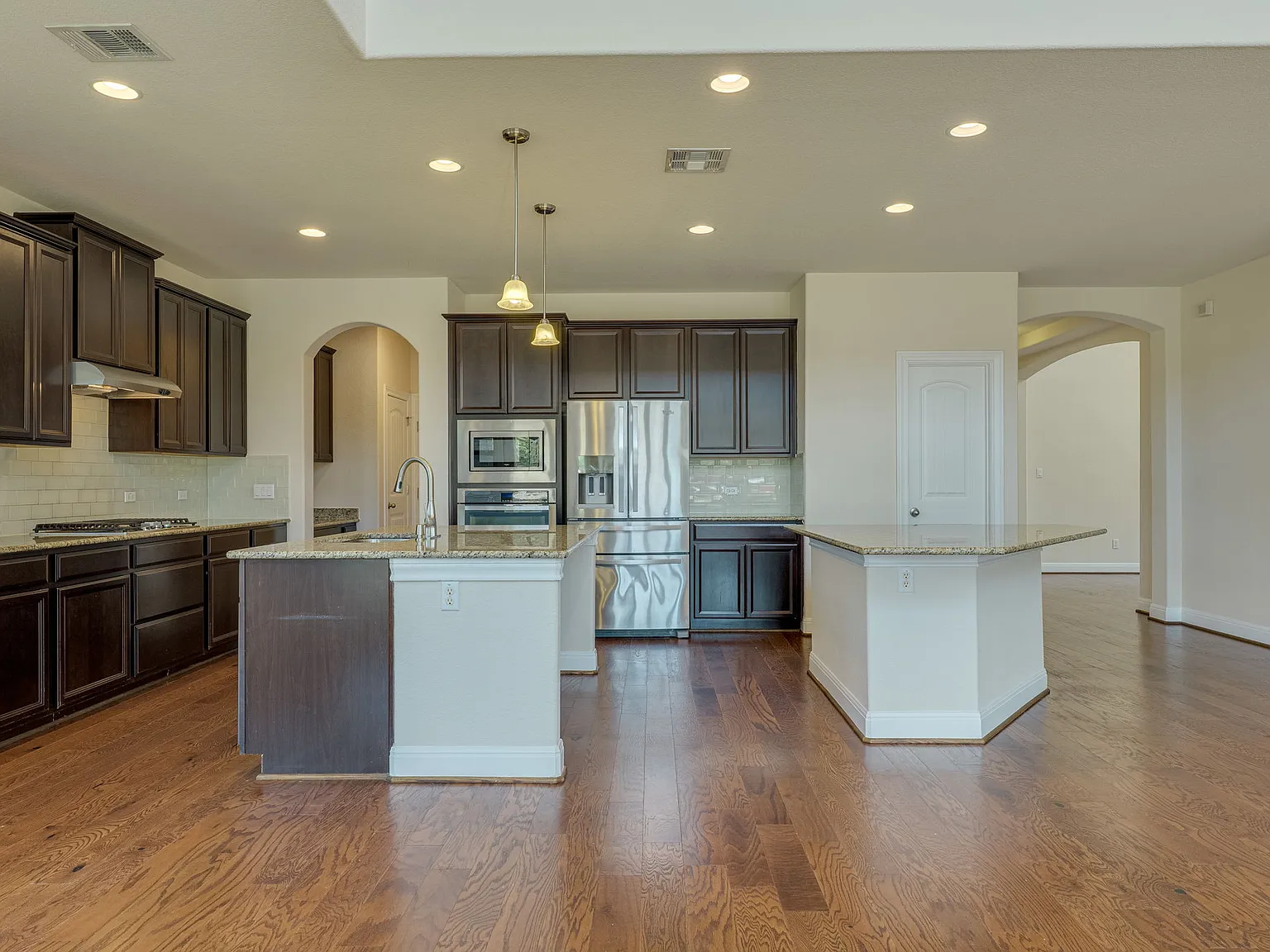 5 bed, 3494 sqft, $2,999 — Photo 3