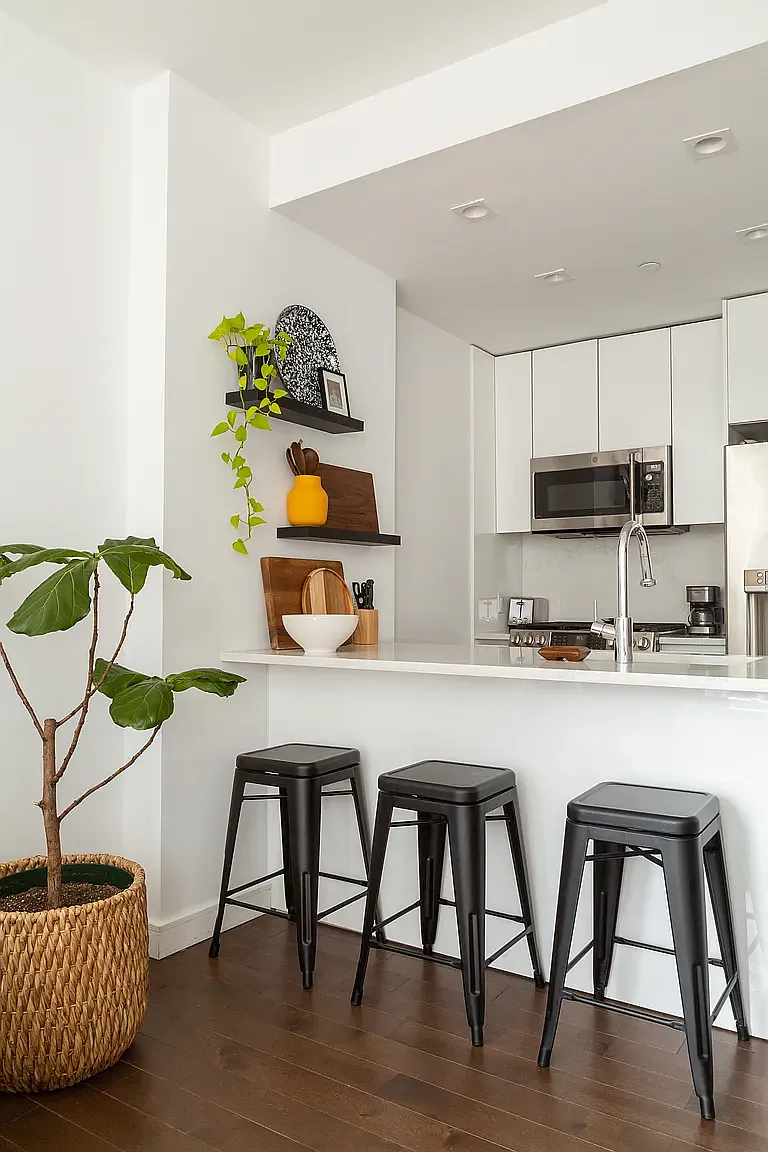 515 West 36th Street — Photo 3