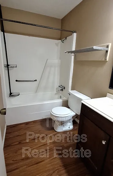 302 Manuel Dr #D — Photo 5