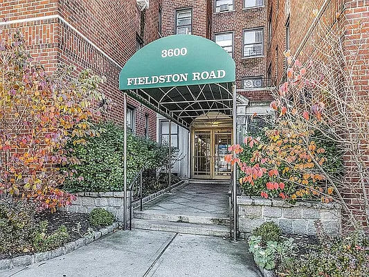 Sold by Re/Max In The City | media 7