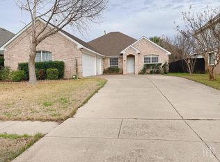 4220 Debbie Dr, Grand Prairie, TX 75052