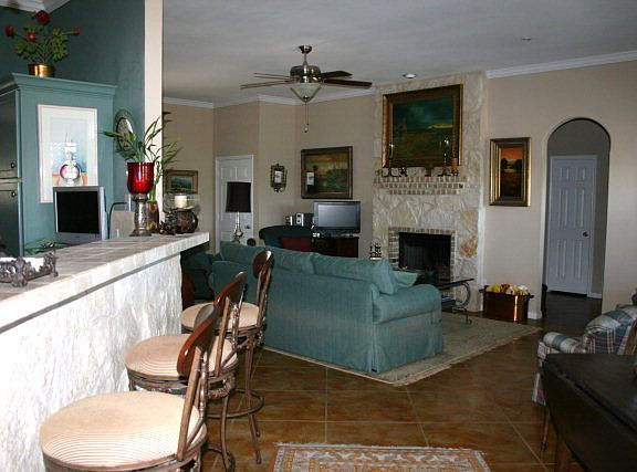 2nd image of 600 Oak Hollow Dr